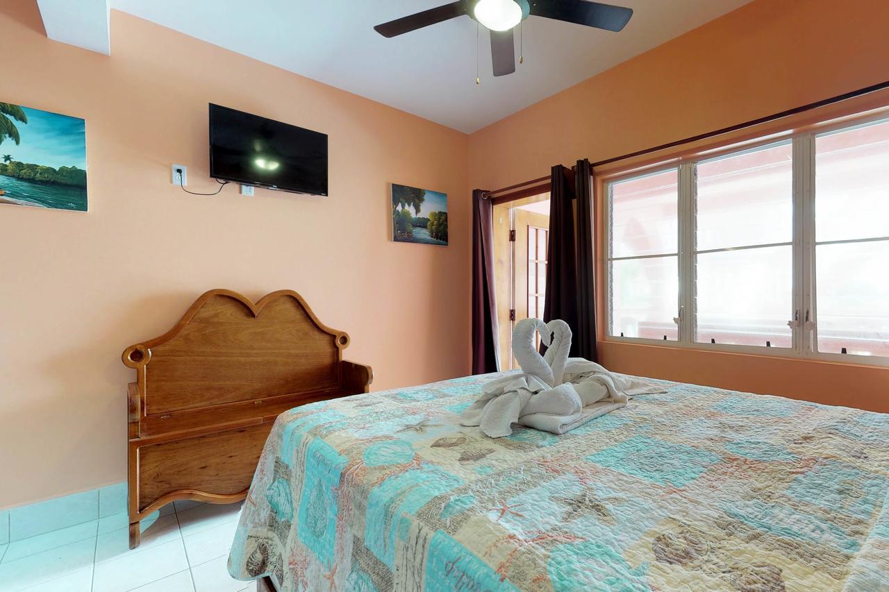 Hotel Caribbean Lily @ Caribe Island San Pedro  Zewnętrze zdjęcie